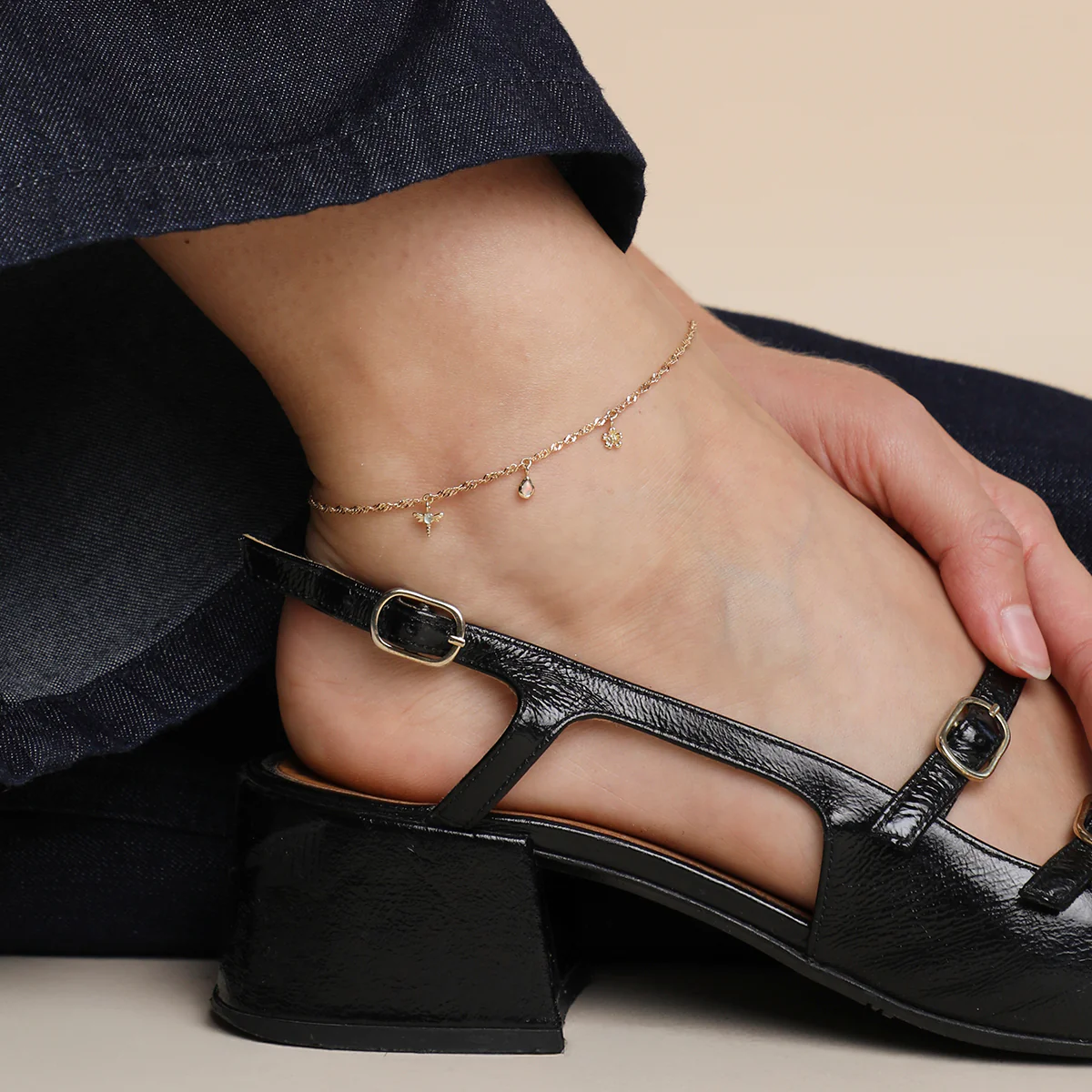 Bold Astrid Chain Anklet in Solid Gold - Image 3