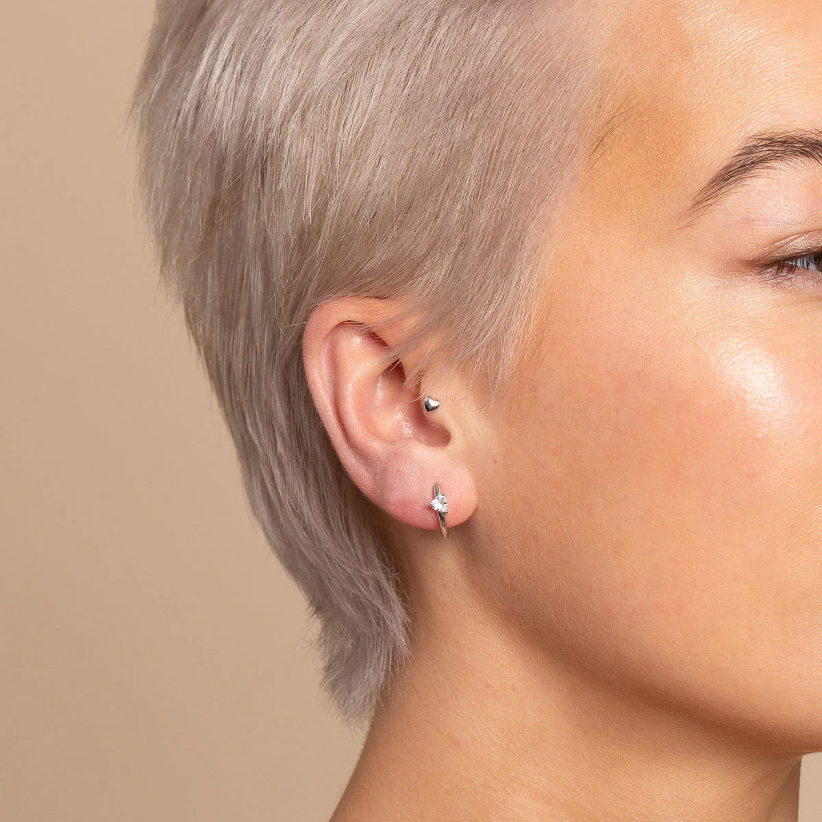 Heart Gem Piercing Hoop in Solid White Gold - Image 3