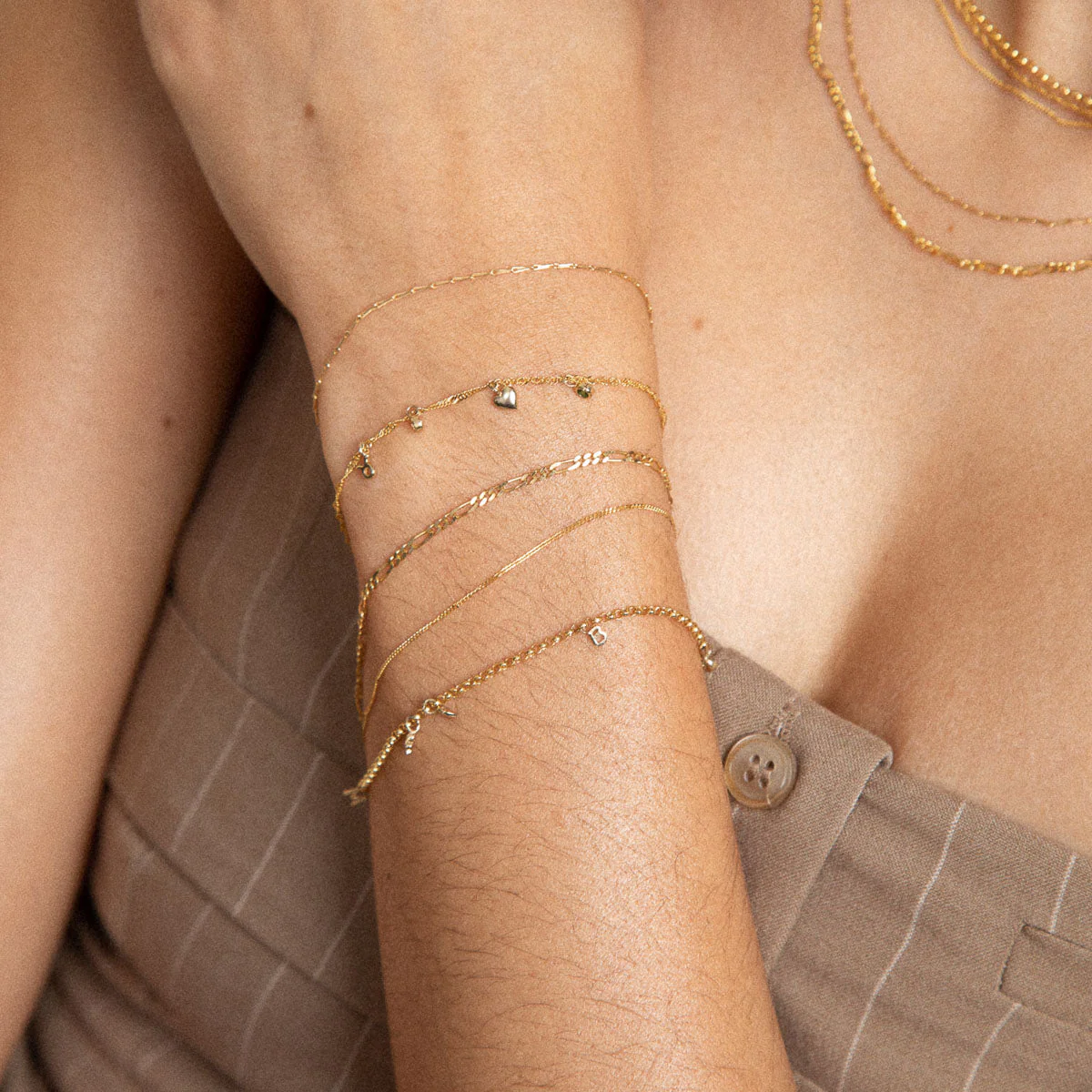 Miyu Story Chain Bracelet in Solid Gold - Image 4
