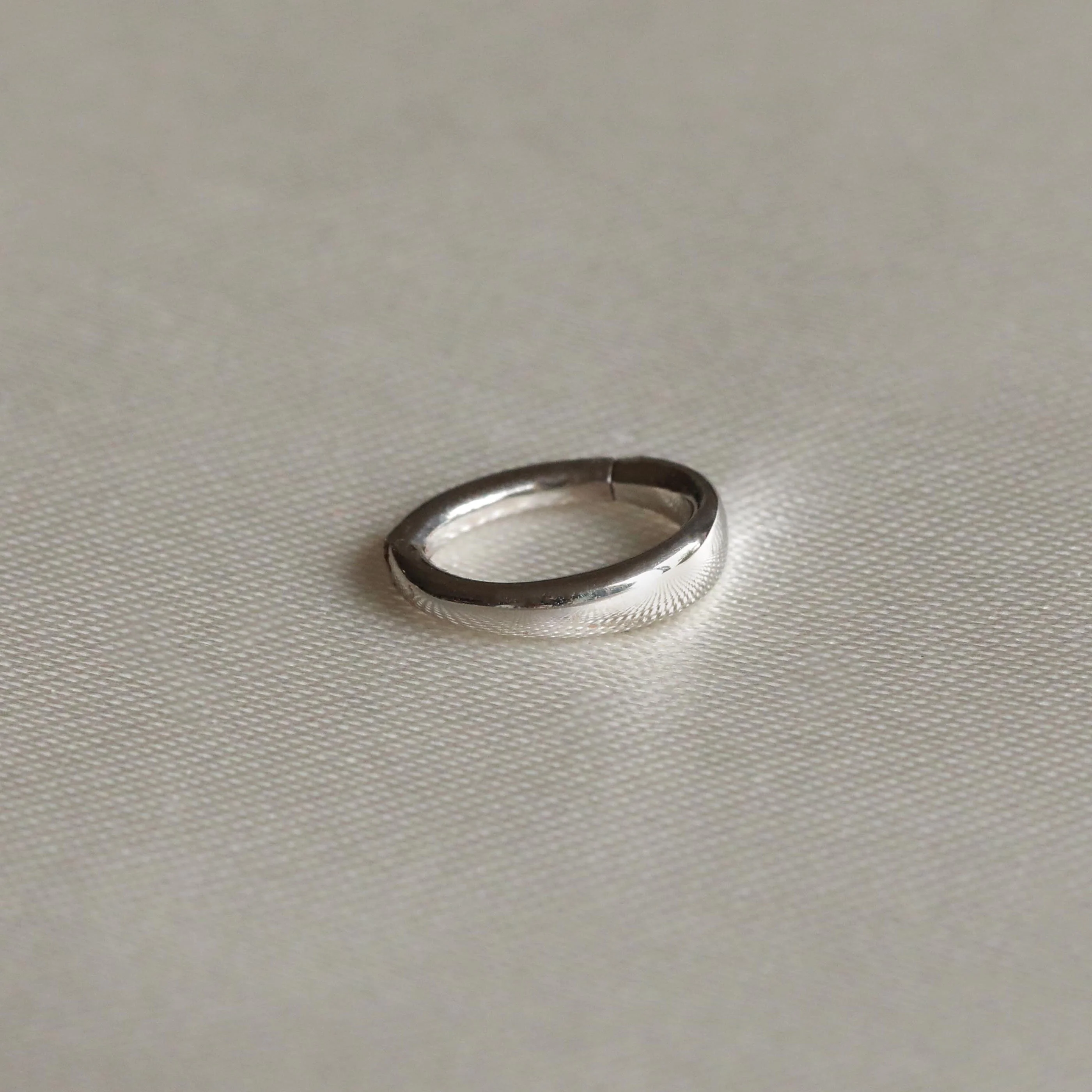 Solid White Gold Graduated Rook Hoop - Image 4